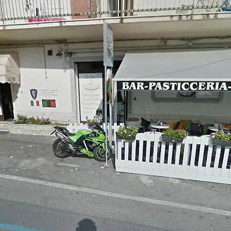 Paki *